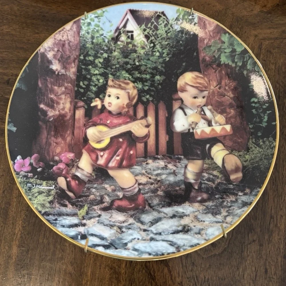 Charming Nostalgic Wall Plate Set of 6 MJ Hummel Vintage